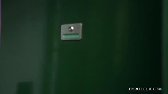 Две красивые телочки устроили чувственную групповуху #1