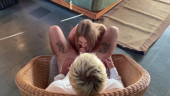 Русская деваха не против даже чпокнуться в попу