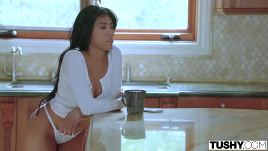 Красотка с шикарной попкой согласна даже в попку #1