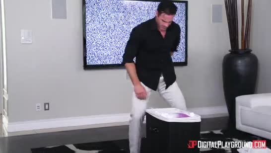 Голая Cindy Starfall устроила здоровяку сюрприз