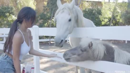 Латинка с сочной попкой захотела секса после душа #1