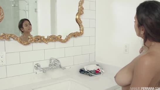 Латинка с сочной попкой захотела секса после душа #3