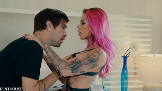 Женушка встречает мужа в фетиш наряде #1