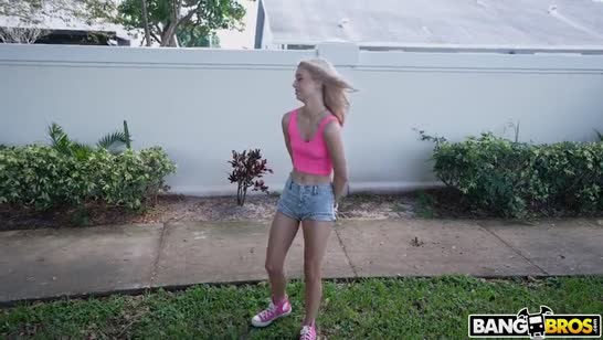 Раскрутил блондиночку покататься на машине