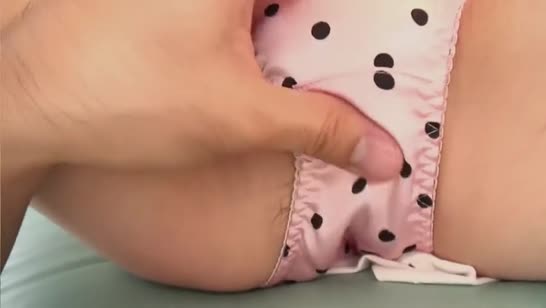 Скромная жена согласилась на домашнее соитие