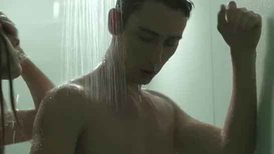 Молодая парочка устроила красивое порно в душе