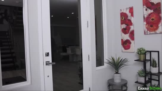 Муж куколд дал жене добро на соитие с негром