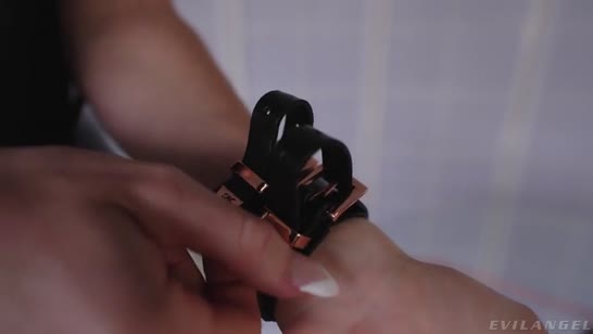 Scarlet Chase оделась в латекс и устроила БДСМ