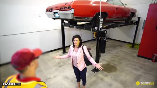 Хозяйка расплатилась за ремонт машины натурой