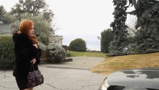 Пока никто не видит рыжая играется с дилдо