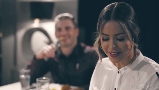 После совместного ужина пошлая бабенка закадрила мужика