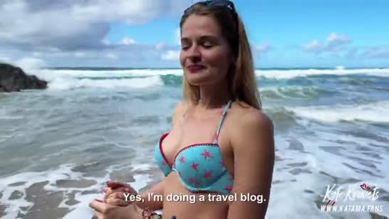 Блондинка согласилась трахнуться на пляже