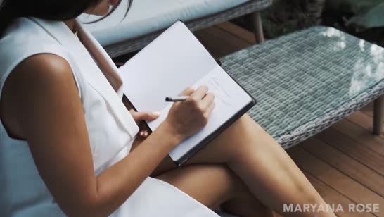 Чика красуется в белье и берется за кукан #1