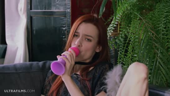 Молодая девушка прикупила себе новый самотык #3