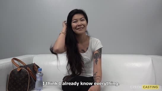 Зрелая бабенка пробует свои силы на кастинге #3