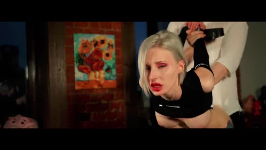 Неформальная блондинка глотает хер по самые яйца #5