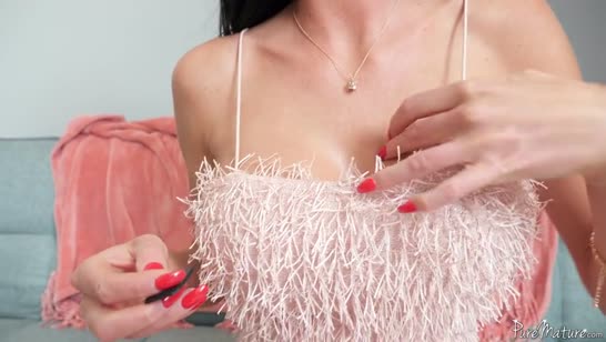 Роскошная мамка с большой грудью отрывается на члене #1