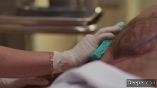 Развратная медсестра захотела трахнуться с пациентом в задницу