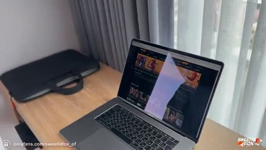 Скромная офисная девочка показала себя в пореве #1