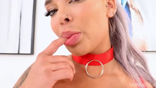 Секси жена одела эротичное белье для мужа