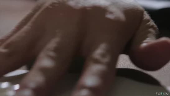 Две красотки пригласили чувака на совместную оргию #1